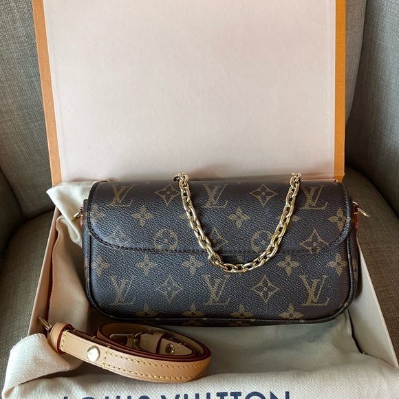 Authentic Louis Vuitton monogram wallet on chain ivy M81911 - Picture 8 of 11